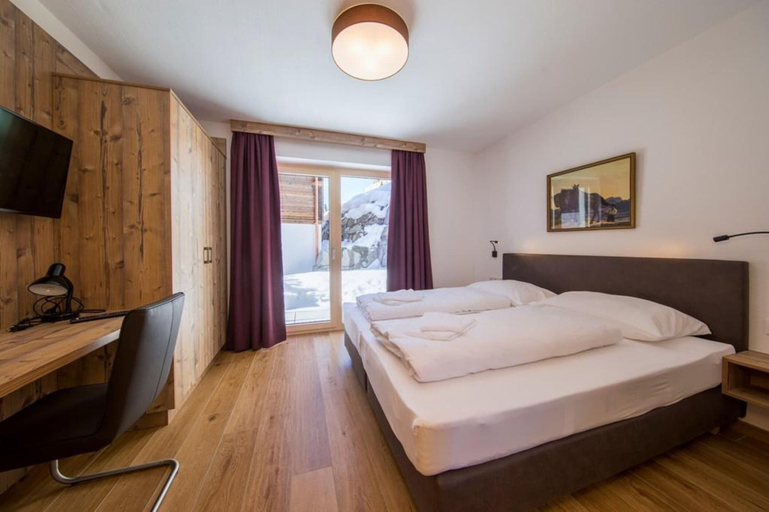 Room 5, Chalet in Neukirchen Near Ski Arena Wildkogel, Zell am See
