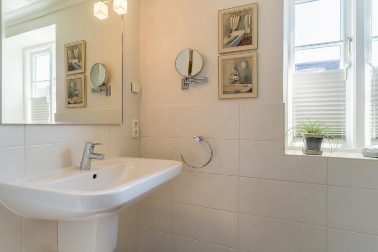 Bathroom 4, Doppelhaushalfte in Ruhiger Lage, Nordfriesland
