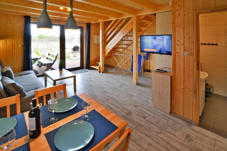 Dining 3, Holiday Home in Sianozety Near Beach, Kołobrzeg
