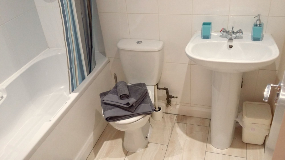 Others 4, 2 Bed Apartment in the West End, Glasgow