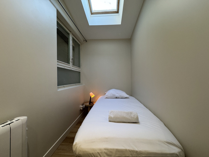 Room 5, Duplex in Le Mans Hyper, Sarthe