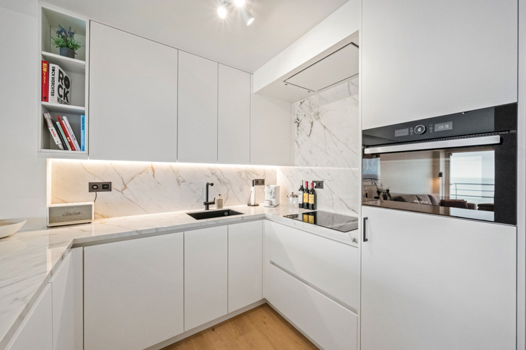Private kitchen 4, Luxury Sea View Apartment, West-Vlaanderen