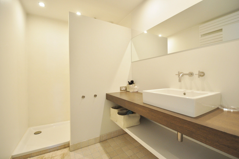 Bathroom, Apartment in Duinbergen by the Seafront, West-Vlaanderen