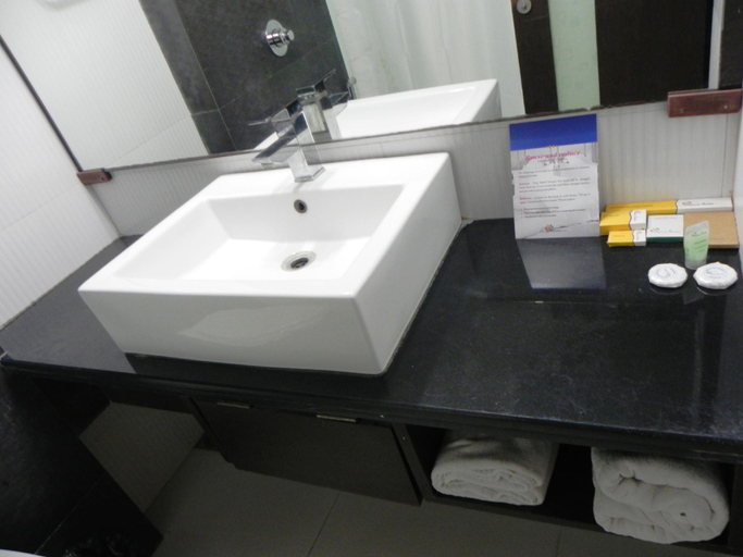 Bathroom 3, Hotel Reeva, Ahmadnagar