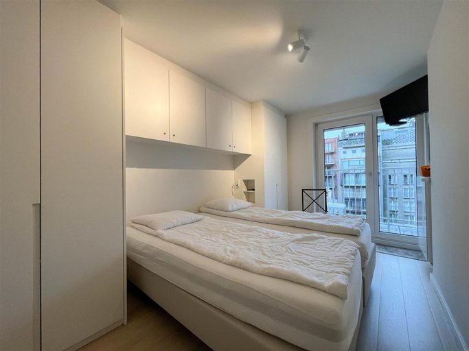 Room 2, Apartment in Duinbergen With Sea Views, West-Vlaanderen