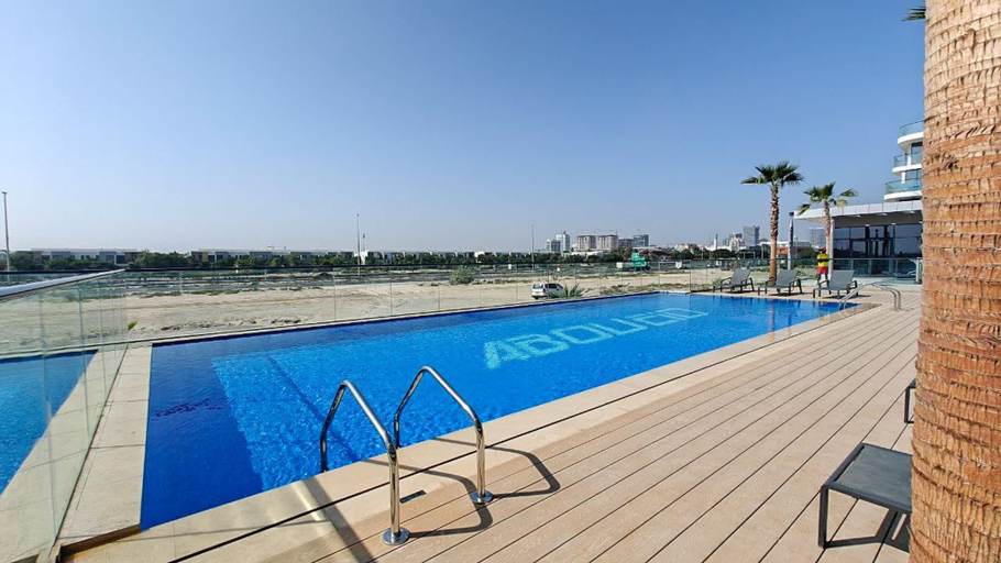 Room 2, Stay in Studio City at Celia Residence Perfect for 2, Dubai