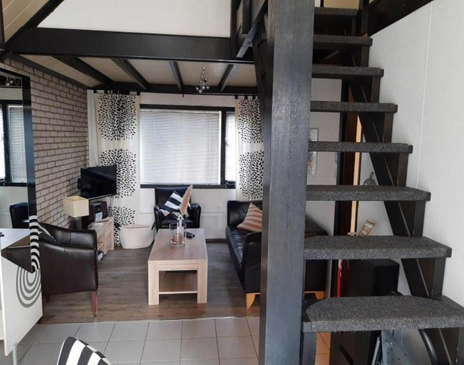 Room 4, Holiday Home With Large Terrace, Zijpe