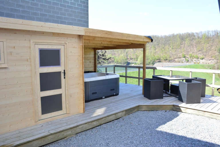 Balcony 5, Lake-view Apartment With Sauna, hot tub, Liège