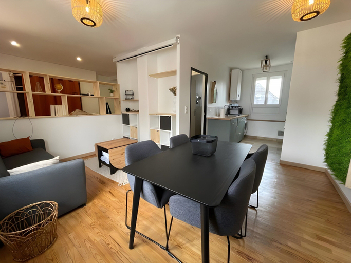 Dining, Chic & Cozy - Luxe Flat With Projector, Sarthe