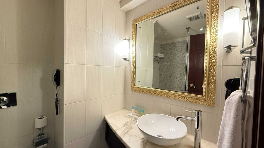 Bathroom 2, Belvilla Suites Excelsior Hotel Deira, Dubai