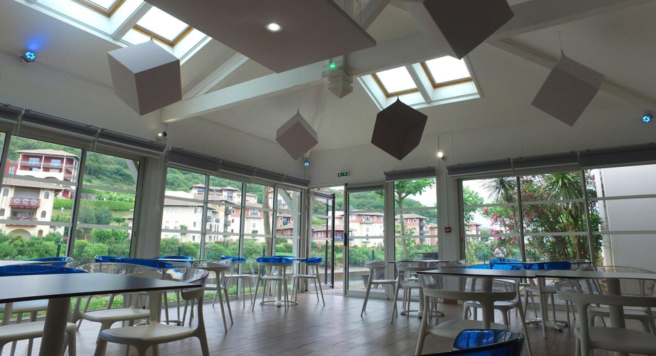 Dining 4, Apartment in Urrugne With Ocean Views, Pyrénées-Atlantiques