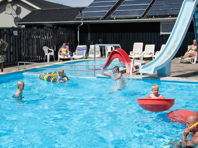 Pool 2, 6 Person Holiday Park Home in Skagen, Frederikshavn