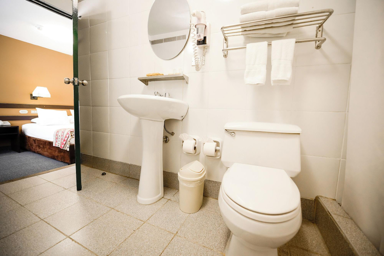 Bathroom 5, Raymi Hotel, Cusco