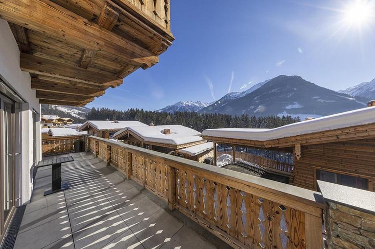 Property grounds 3, Stylish Chalet by Ski Slopes, Zell am See