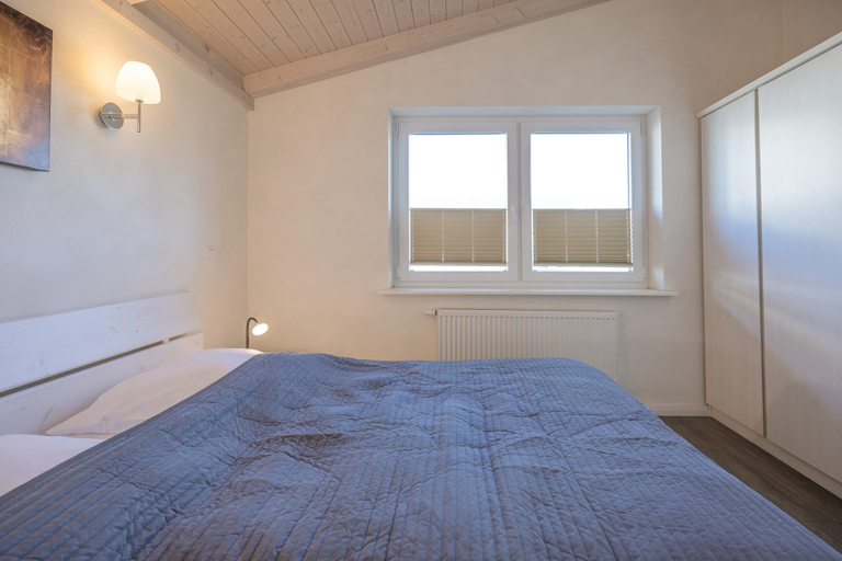 Room 3, Holiday Home in Dagebull With Terrace, Nordfriesland
