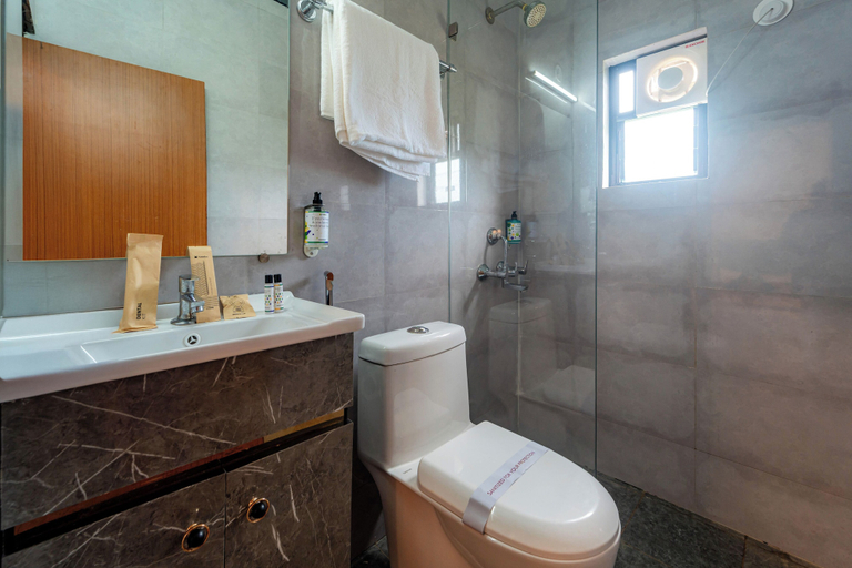 Bathroom 5, Treebo Clarissa Resort with Swimming Pool, North Goa