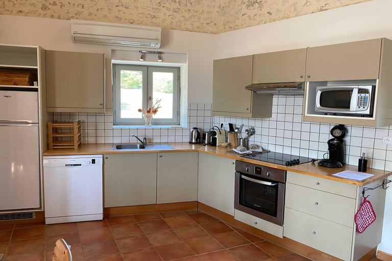 Private kitchen 5, Charming Home in Dordogne Near Vineyards, Charente