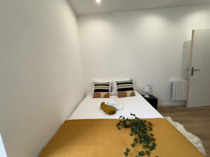 Room, Cozy Urban Nest Near Le Mans, Sarthe