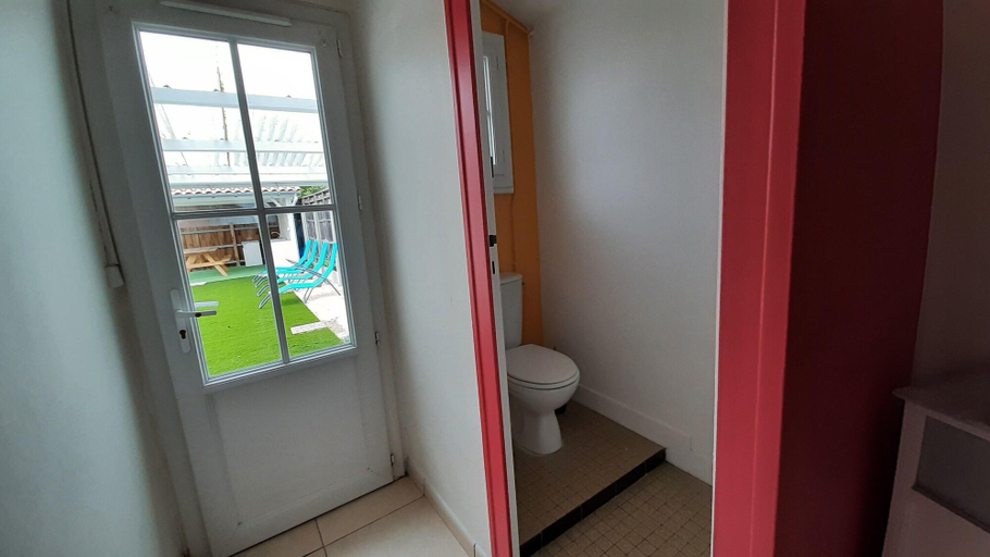Bathroom 2, Holiday Home in La Teste Near Arcachon Beach, Gironde