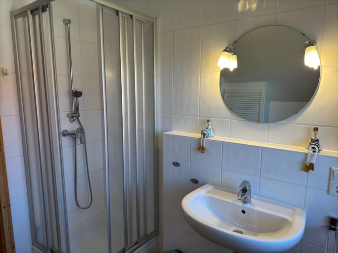 Bathroom 5, Komfortables Ferienhaus in Burhave, Wesermarsch