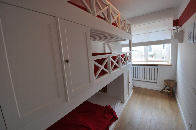 Room 2, Apartment in Knokke-heist With Balcony, West-Vlaanderen