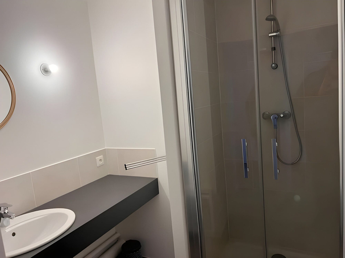 Bathroom, Apartment in Ballon Near Le Mans Circuit, Sarthe