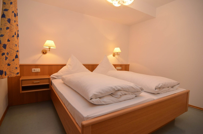 Bedroom 3, Comfortable Apartments in Rotthalmunster, Passau