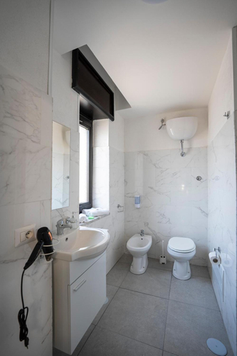 Bathroom 2, B&B Small Luxury Napoli Centrale, Napoli