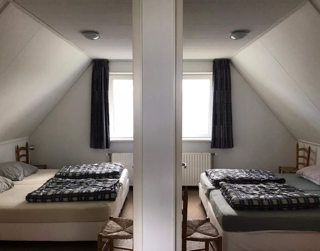 Room 4, Comfortable 6-person Holiday Home, Zijpe