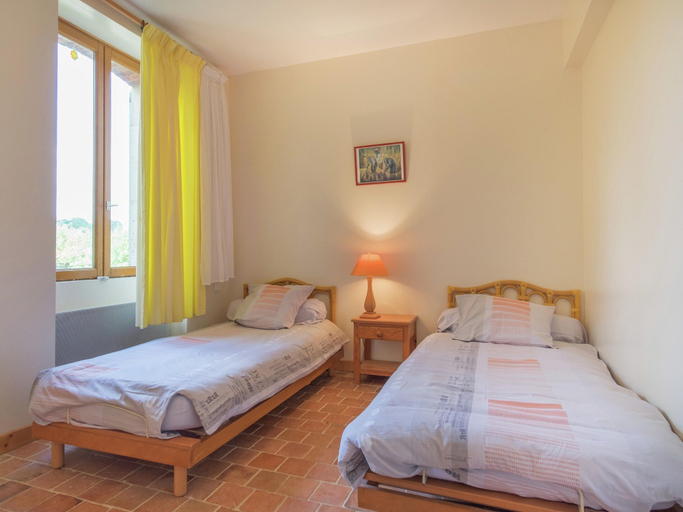 Room 4, Farmhouse in Giroux Near Forest & Lake, Indre