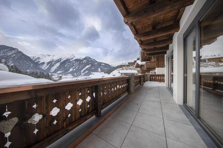 Property grounds 5, Family Chalet Escape in the Alps, Zell am See