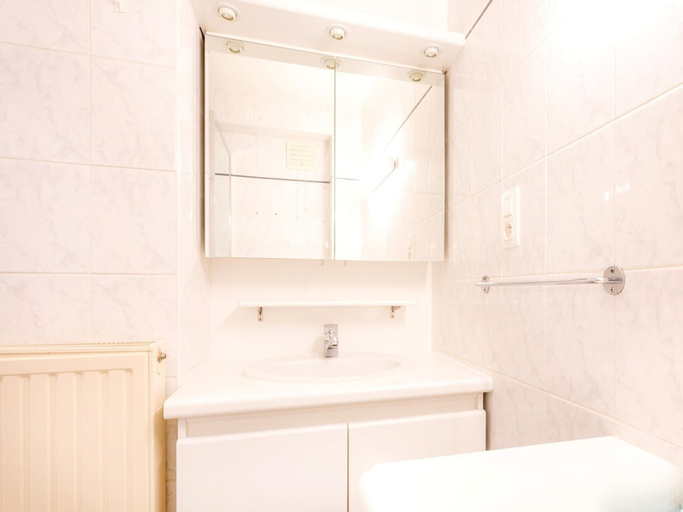 Bathroom 3, Renovated Apartment in Koksijde With Sea-views, West-Vlaanderen