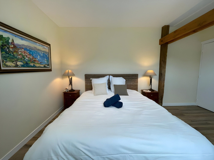 Room 2, Barn in Sarthe With Private Heated Pool, Sarthe