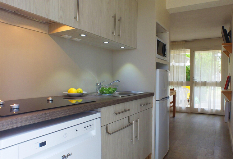 Private kitchen, Apartment in Ars-en-re Near Bird Sanctuary, Charente-Maritime
