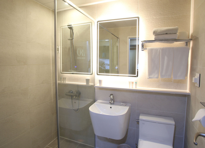 Bathroom 3, Chuncheon Bears Hotel, Chuncheon