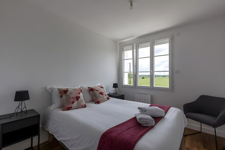 Room 2, Farmhouse in Laigne Near Le Mans Circuit, Sarthe