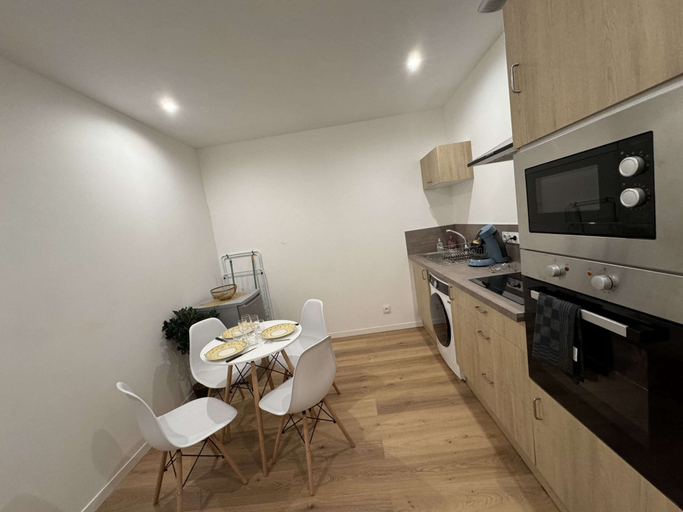 Private kitchen 5, Cozy Urban Nest Near Le Mans, Sarthe