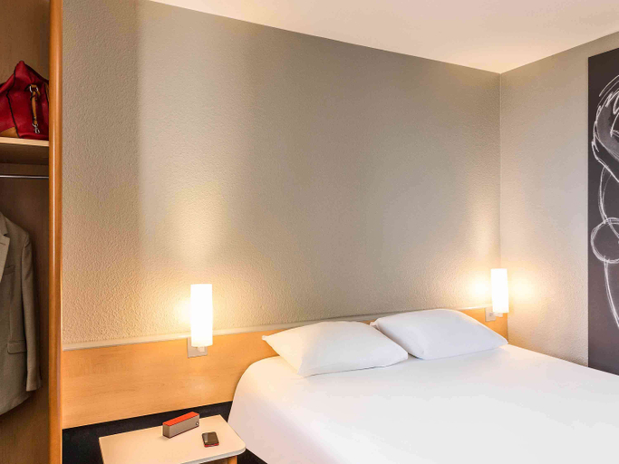 Bedroom 3, ibis Thonon Centre, Haute-Savoie