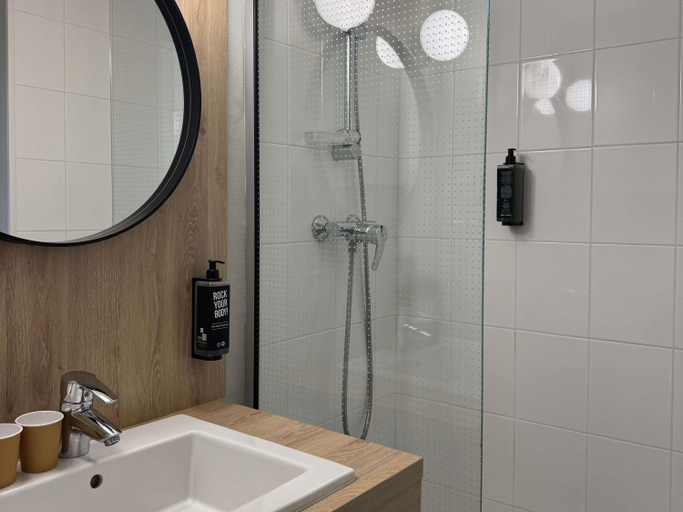 Bathroom 4, ibis Limoges Centre, Haute-Vienne