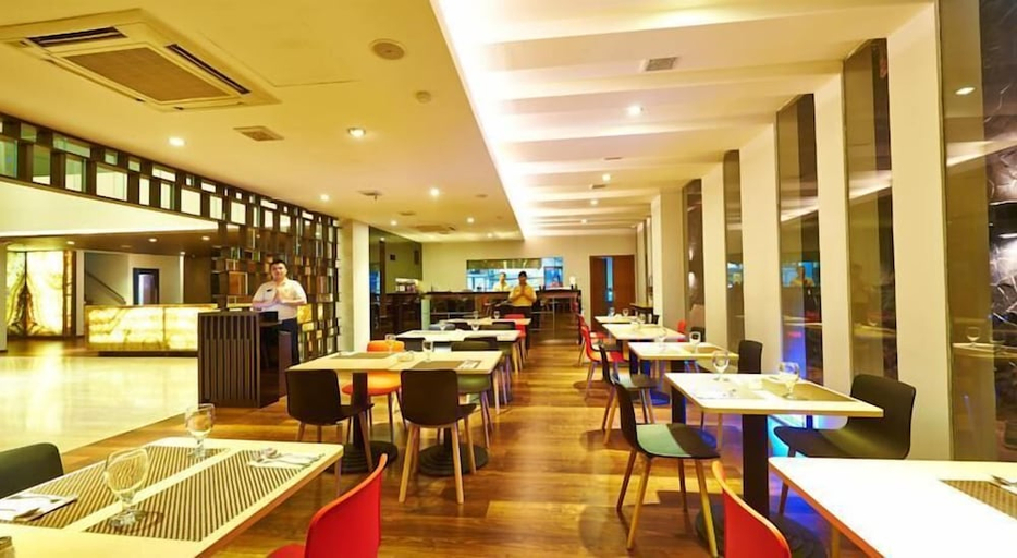 Food & Drinks, J Hotel Bandara Soekarno Hatta, Tangerang