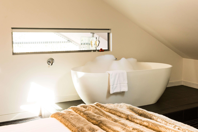 Bathroom 4, Salamanca Wharf Hotel, Hobart