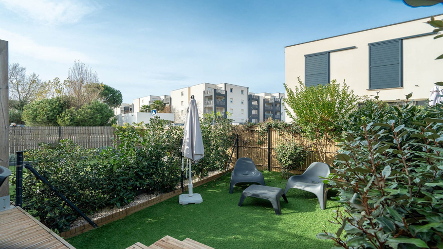 Garden 5, Villa in France Near Beach & Heated Pool, Hérault