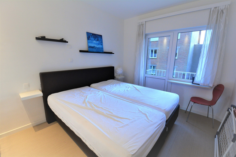 Room 2, Apartment in Duinbergen With Beachfront Views, West-Vlaanderen
