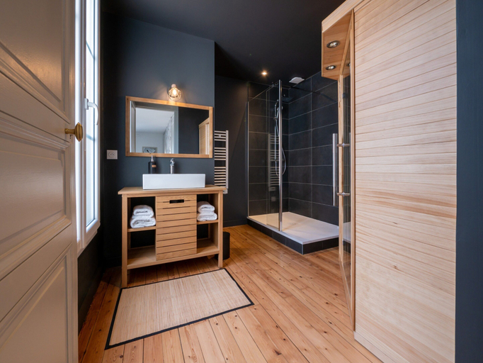 Bathroom 2, Relax & Recharge: Elegant Home With Sauna, Sarthe