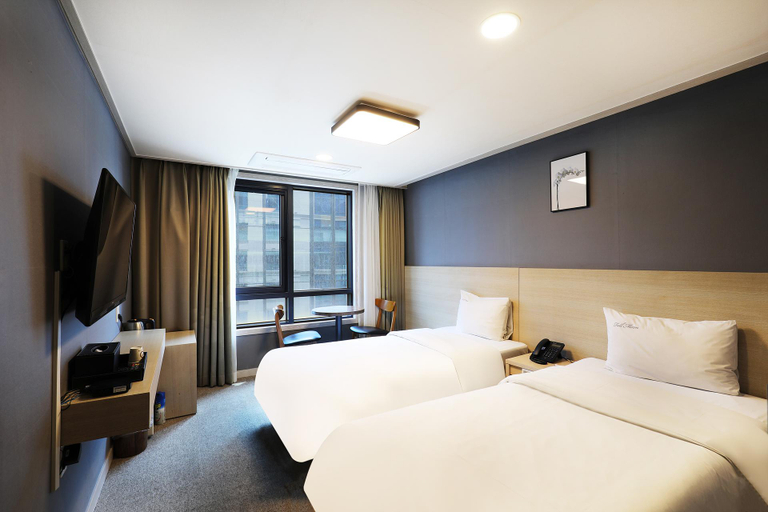 Others 2, fullmoonhotel, Jung