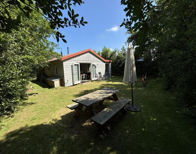 Balcony, Renovated Bungalow With Garden for Families, Zijpe