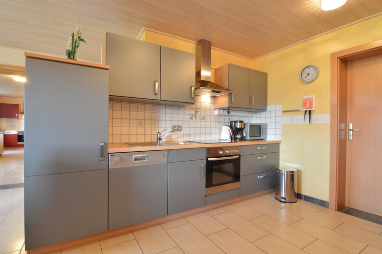 Others 4, Comfy Holiday Home in Burg Reuland With Sauna, Terrace, BBQ, Liège