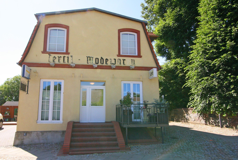 Exterior 2, Luxuriose Ferienwohnung mit Terrasse, Wiek, Vorpommern-Rügen