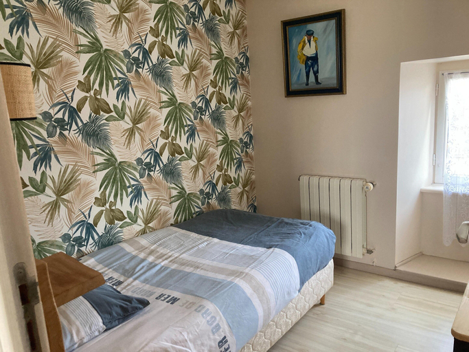 Room 5, Vacation Home in Brittany Near Pointe du Raz, Finistère