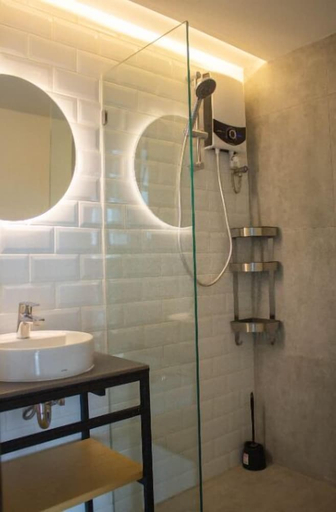 bathroom 12